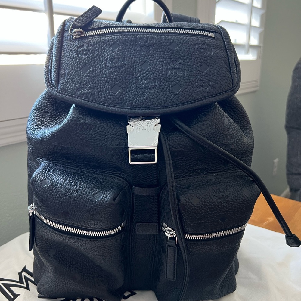 Mcm medium/large size. Black